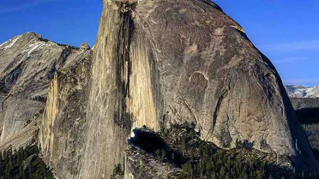 Tragis, Wisatawan Ini Tewas Tergelincir di Taman Nasional Yosemite