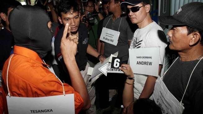 Rekonstruksi Pengeroyokan di Halte JCC Senayan