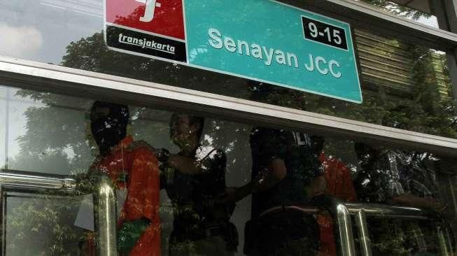 Rekonstruksi Pengeroyokan di Halte JCC Senayan