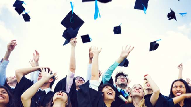 ilustrasi wisuda, fresh graduates. (shutterstock)