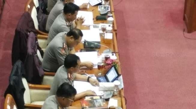 BG Tak Hadir, Syafruddin Duduk di Samping Tito di DPR