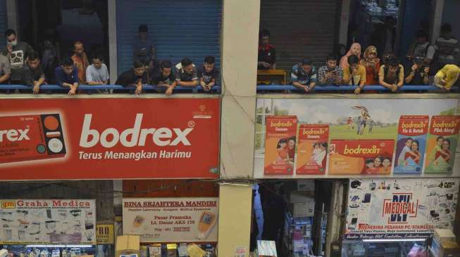 Razia Obat Ilegal di Pasar Pramuka