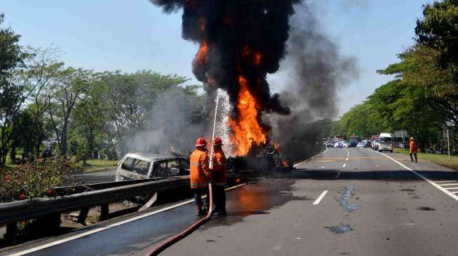 Truk Tangki BBM Terbakar