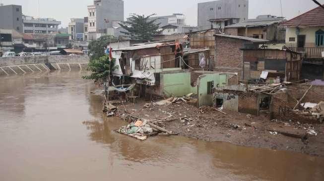 Warga Bukit Duri, Tebet, Jakarta Selatan, terlihat sudah mulai pindah ke Rusun Rawa Bebek, Jakarta, Jumat (9/9/2016). [Suara.com/Oke Atmaja]
