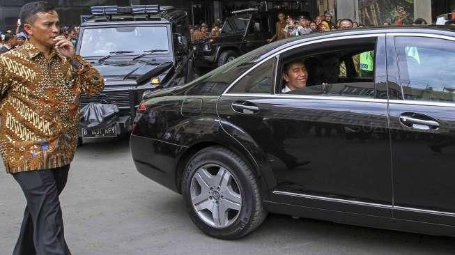 Presiden Joko Widodo (Jokowi) bersama Presiden Filipina Rodrigo Duterte melakukan blusukan ke Pusat Grosir Tanah Abang, Jakarta, Jumat (9/8/2016). [Suara.com/Kurniawan Mas'ud]