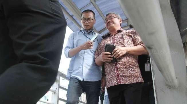 Komisi Pemberantasan Korupsi (KPK) memeriksa Sekretaris Daerah (Sekda) Kabupaten Konawe Kepulauan, Sulawesi Tenggara, Cecep Trisnajayadi, hari ini, Jumat (9/9/2016). [Suara.com/Oke Atmaja]
