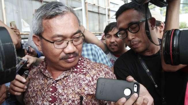 Komisi Pemberantasan Korupsi (KPK) memeriksa Sekretaris Daerah (Sekda) Kabupaten Konawe Kepulauan, Sulawesi Tenggara, Cecep Trisnajayadi, hari ini, Jumat (9/9/2016). [Suara.com/Oke Atmaja]