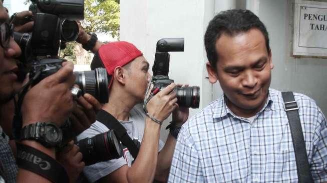 Terpidana Marudut dipindahkan oleh Komisi Pemberantasan Korupsi (KPK) ke Lembaga Pemasyarakatan (Lapas) Sukamiskin, Bandung, Jawa Barat, Jumat (9/9/2016). [Suara.com/Oke Atmaja]