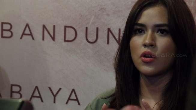 Raisa saat menggelar jumpa pers di Pong Me, Jakarta Selatan, Jumat (9/9/2016) [suara.com/Ismail]