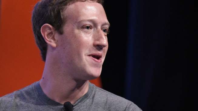 Selain Mark Zuckerberg, 3 Pria Ini Juga Selalu Pakai Baju yang Itu-Itu Saja