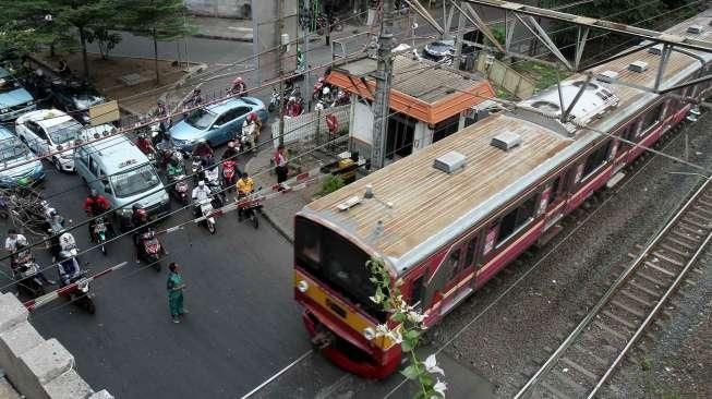 Untuk meningkatkan keselamatan, ketertiban dan kelancaran perjalanan KA.