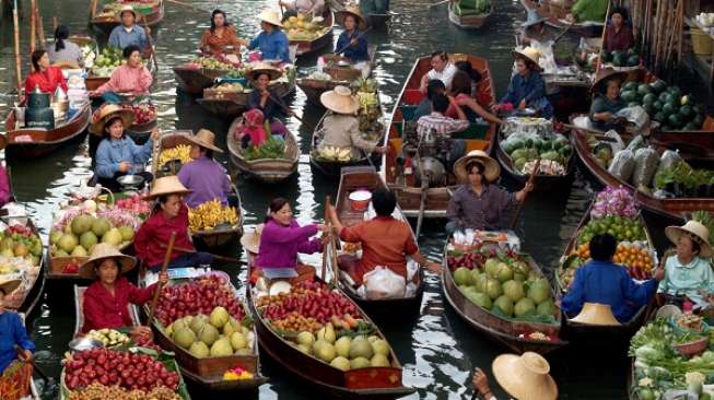 Kalsel Goda Turis Lewat Festival Pasar Apung