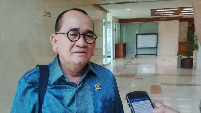 Ruhut Ditantang Jadi Lelaki Jantan, Jangan Main Dua Kaki