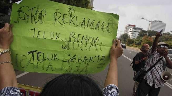 Tuntut Luhut Hentikan Proyek Reklamasi