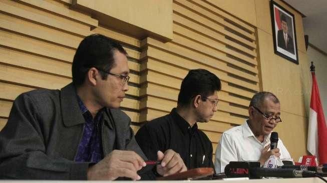 Konferensi pers OTT kasus dugaan suap yang melibatkan Ketua DPD, dihadiri Ketua KPK Agus Rahardjo, Wakil Ketua KPK Laode M Syarif dan Alexander Marwata, di Gedung KPK, Jakarta, Sabtu (17/9). [Suara.com/Oke Atmaja]