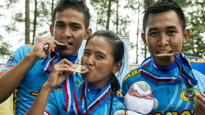 Tim Balap Sepeda Jabar, Persembahkan Emas Perdana Tuan Rumah