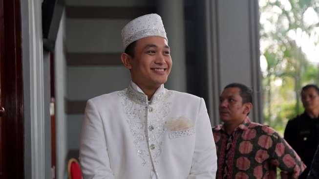 Presenter Gilang Dirga menjelang akad nikah. [suara.com/Wahyu Tri Laksono]