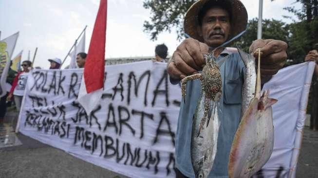 Dianggap telah menyalahgunakan kekuasaannya sebagai menteri.