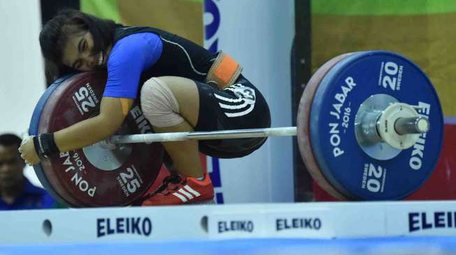 Sri Wahyuni berhasil meraih emas dengan total angkatan 182 kg.