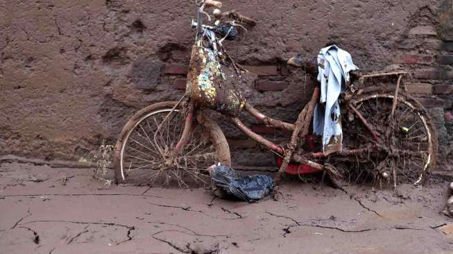 Aktivitas Warga Pascabanjir Bandang Garut