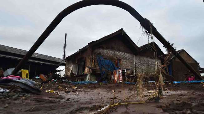 Aktivitas Warga Pascabanjir Bandang Garut