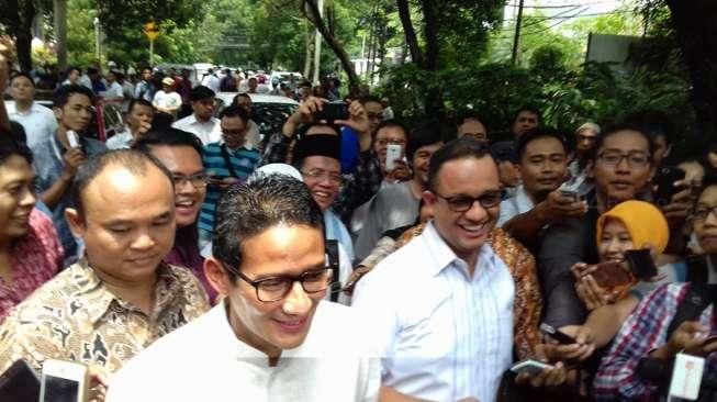 Usai Salat Jumat, Sandiaga-Anies Minta Restu di Masjid At Taqwa