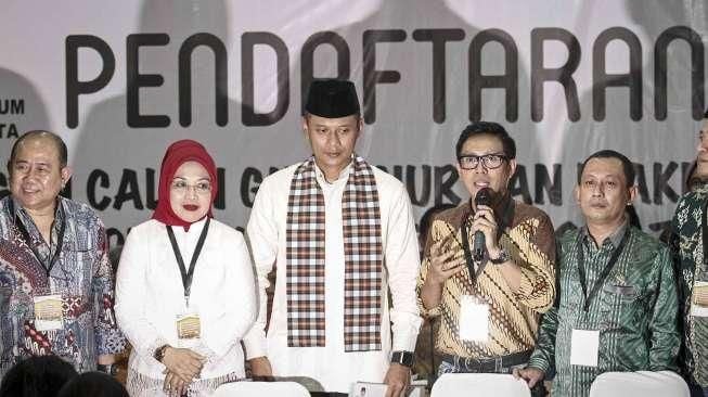 Pasangan Calon Gubernur (Cagub) dan Cawagub DKI Jakarta Agus Harimurti Yudhoyono-Sylviana Murni melakukan pendaftaran di Kantor KPUD DKI Jakarta, Salemba, Jumat (23/9/2016) malam. [Suara.com/Kurniawan Mas'ud]