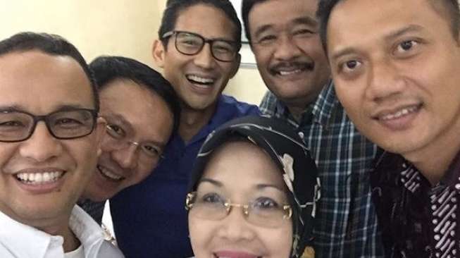 "Wefie" 3 Pasangan Cagub-Cawagub DKI, Siapa yang Pegang Kamera?