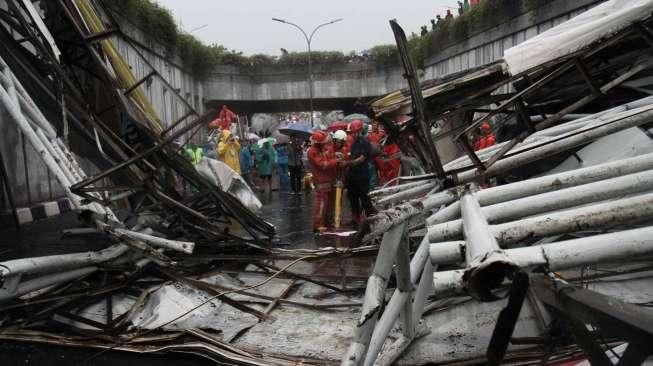 Jembatan Penyeberangan Orang Rubuh