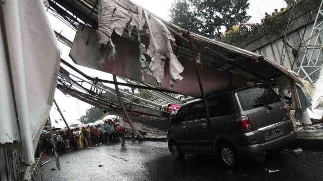 Terdapat enam orang korban, tiga diantaranya meninggal dunia. 