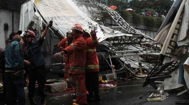 2 Anak Korban Jembatan Ambruk Pasar Minggu Tak Beridentitas