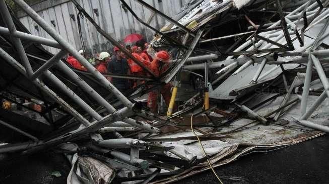 Jembatan Penyeberangan Orang Rubuh