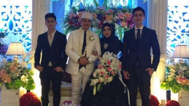 Dapat Restu sang Anak, 5 Seleb Ini Nikah Lagi