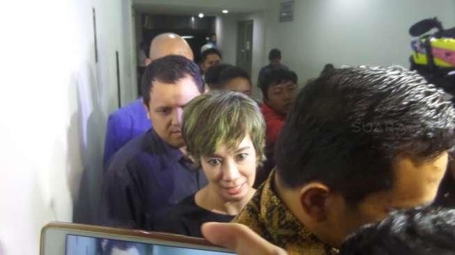 Enam Jam Digarap Penyidik Polda Metro, Reza Artamevia Lemas