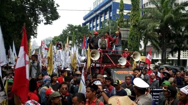 Peringati Hari Tani di Depan Kantor Jokowi, Aktivis Main Teater