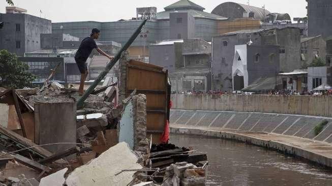 Ahok Minta Saran, Bagaimana Tangani Rumah di Atas Sungai