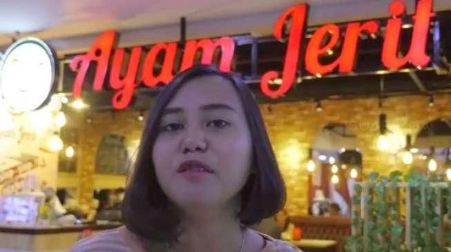 Video: Mencicipi Pedasnya Ayam Jerit ala Titi Kamal