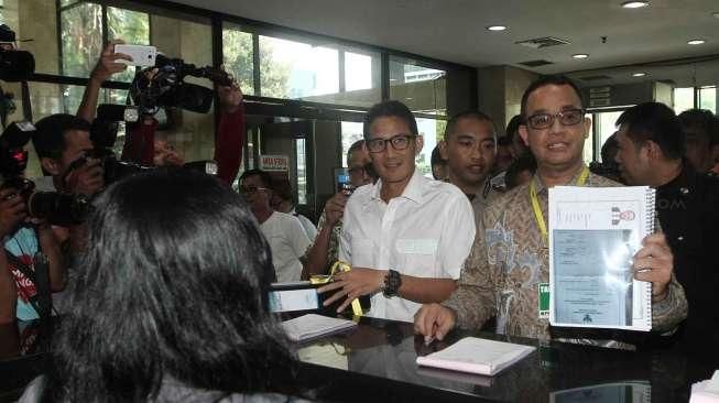 Anies-Sandi Serahkan LHKPN ke KPK