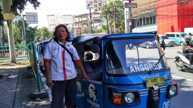 Pahit Getir Perjuangan Sopir Bajaj Menghidupi Sang Anak