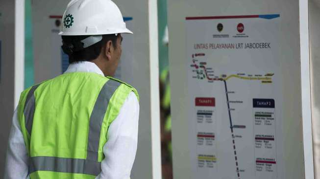 Jokowi Tinjau Proyek Pembangunan LRT