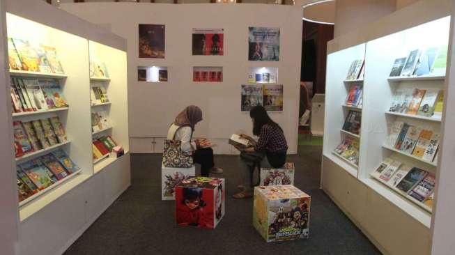 Suasana Indonesia International Book Fair 2016 di JCC, Jakarta, Sabtu (1/10). [Suara.com/Oke Atmaja]