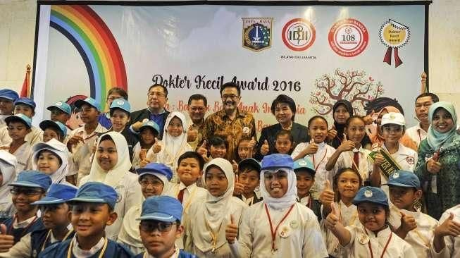 Wagub DKI Jakarta Djarot Saiful Hidayat menghadiri acara penganugerahan Dokter Kecil Award 2016 se-DKI di Balai Kota, Jakarta, Minggu (2/10/2016). [Suara.com/Kurniawan Mas'ud]