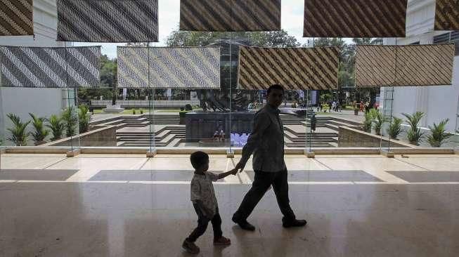 Suasana pameran perayaan Hari Batik Nasional 2016 di Museum Nasional, Jakarta, Minggu (2/10/2016). [Suara.com/Kurniawan Mas'ud]