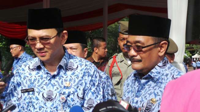 Djarot Punya PR Selesaikan 1,5 Koper Surat, Ahok Dua Koper