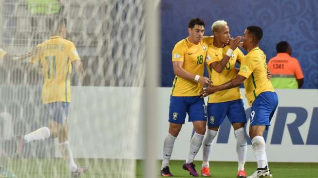 Pesta Gol, Brasil Terus Tempel Uruguay