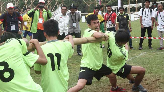 Dagongan adalah permainan yang menggunakan bambu dengan ukuran tertentu.