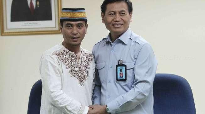 Dirjen HAM Kemenkumham, Mualimin Abdi, bersama Budi Imam pemilik Fresh Laundry, melakukan pertemuan di Gedung Ditjen HAM Kemenkumham, Jakarta, Senin (10/10/2016). [Suara.com/Oke Atmaja]