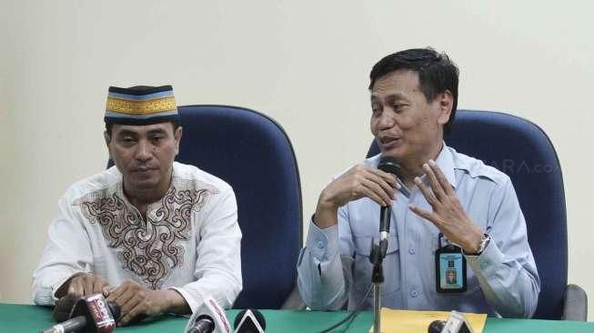 Dirjen HAM Kemenkumham, Mualimin Abdi, bersama Budi Imam pemilik Fresh Laundry, melakukan pertemuan di Gedung Ditjen HAM Kemenkumham, Jakarta, Senin (10/10/2016). [Suara.com/Oke Atmaja]