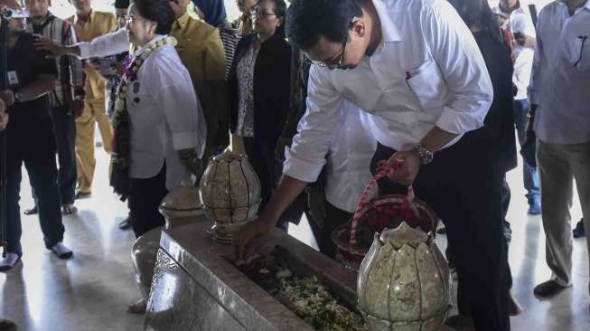 Cagub PDIP Ziarah Makam Bung Karno