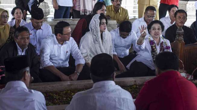 Cagub PDIP Ziarah Makam Bung Karno